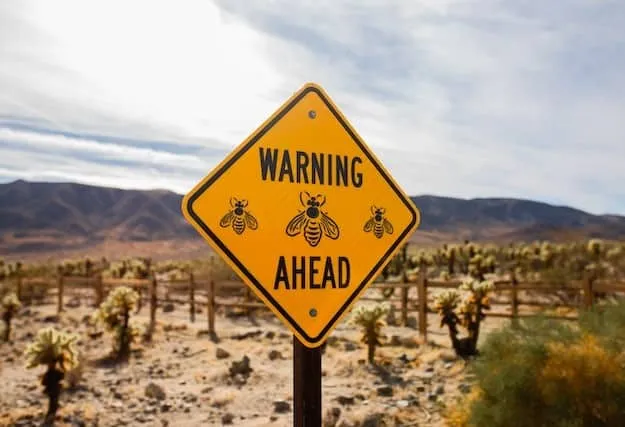 Bee warning sign