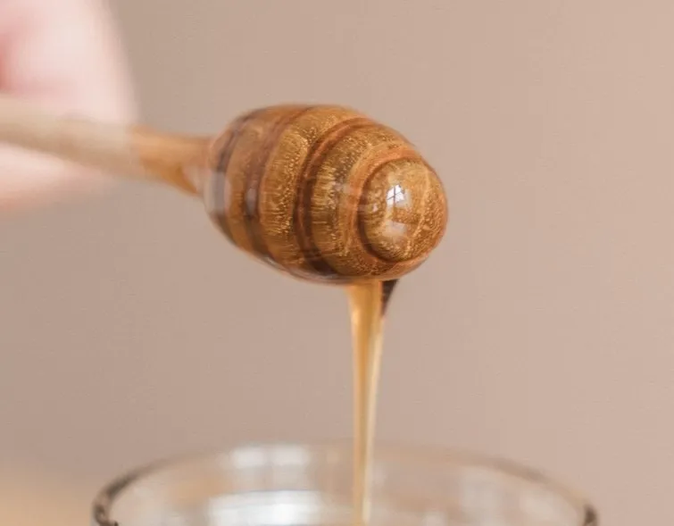 Using a honey dipper