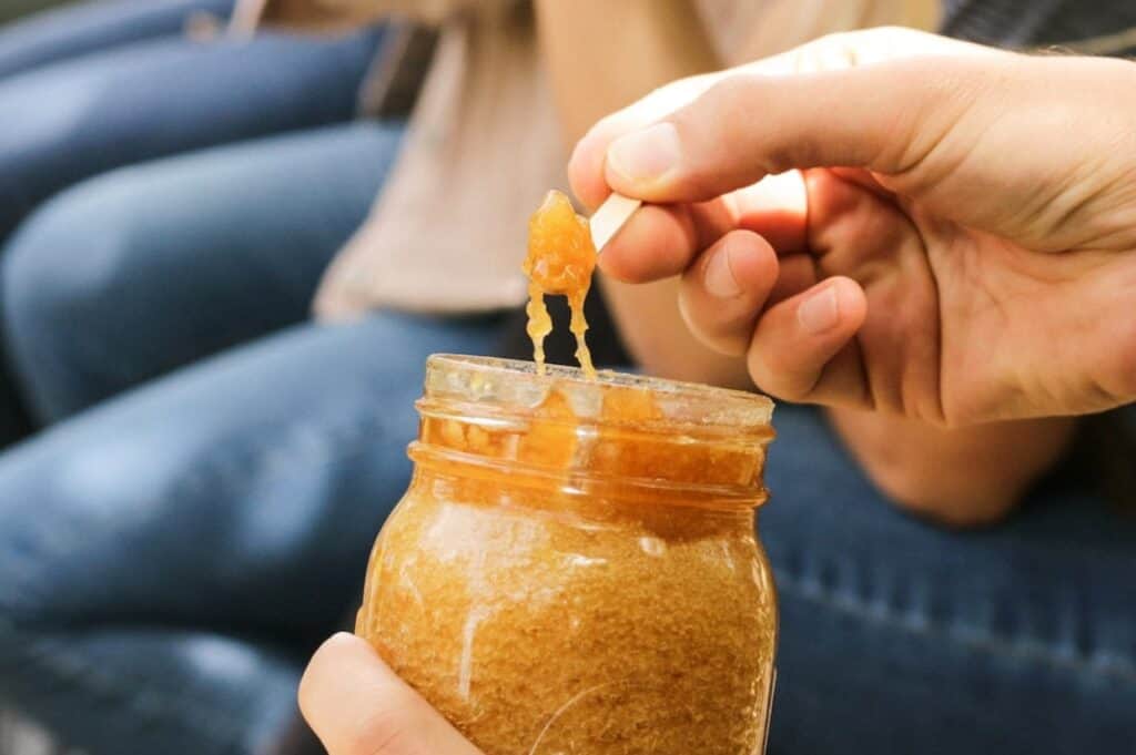 2 Ways to Keep Honey From Crystallizing - Beekeeping 101