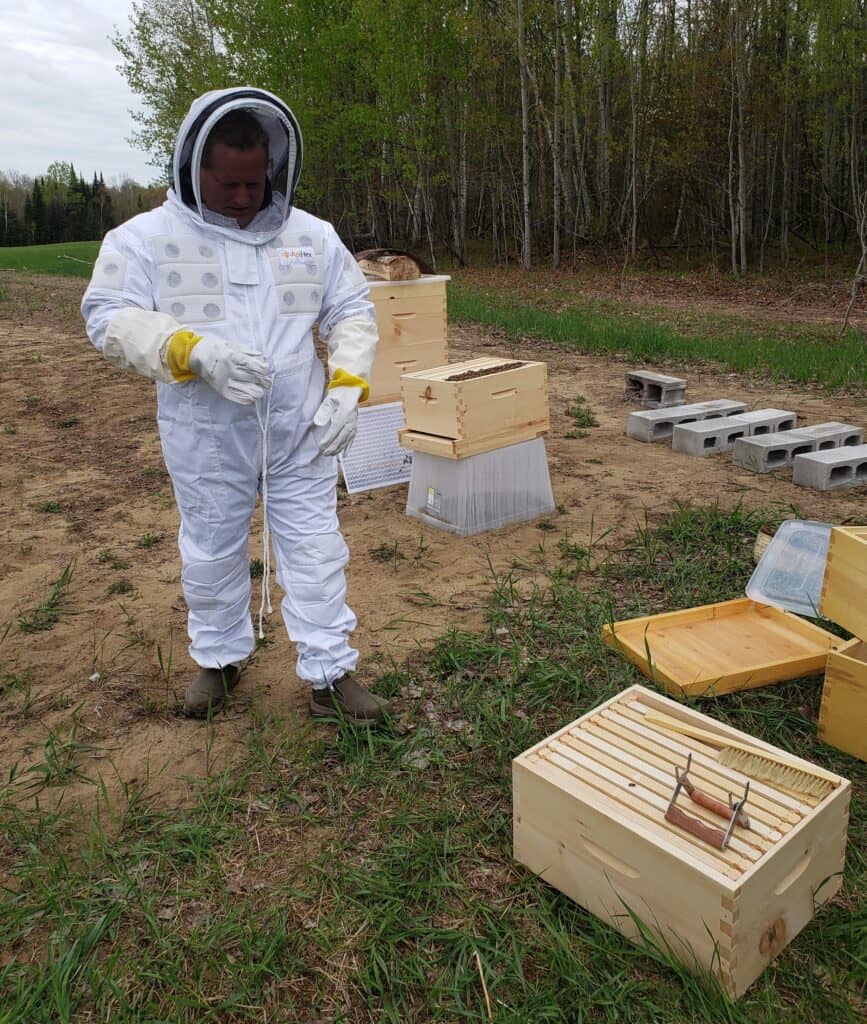 beekeeping suits perfect for newbies and professional beekeepers